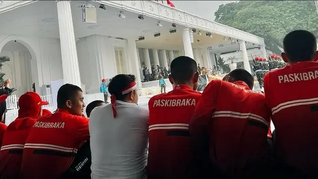 Foto Seskab Teddy bersama Capaska saat gladi kotor di Istana Merdeka.