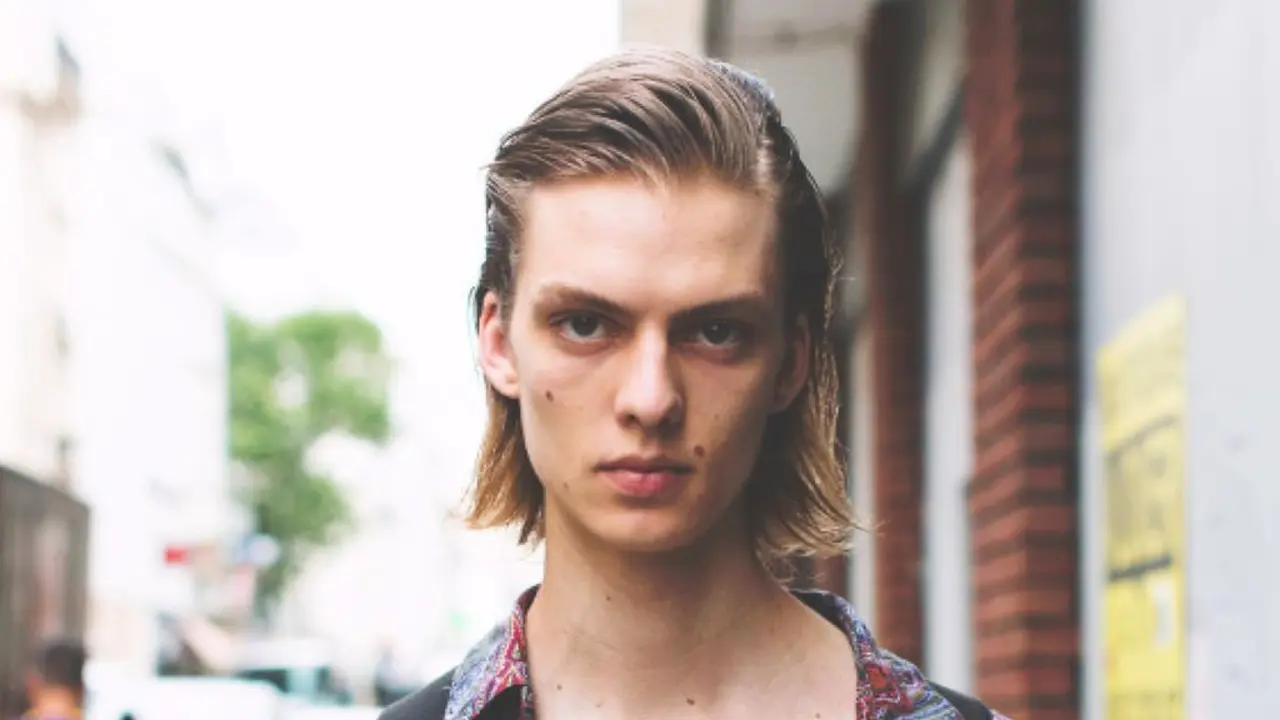 FaktaFakta Leon Deme, Model yang Viral karena Melotot di Paris Fashion