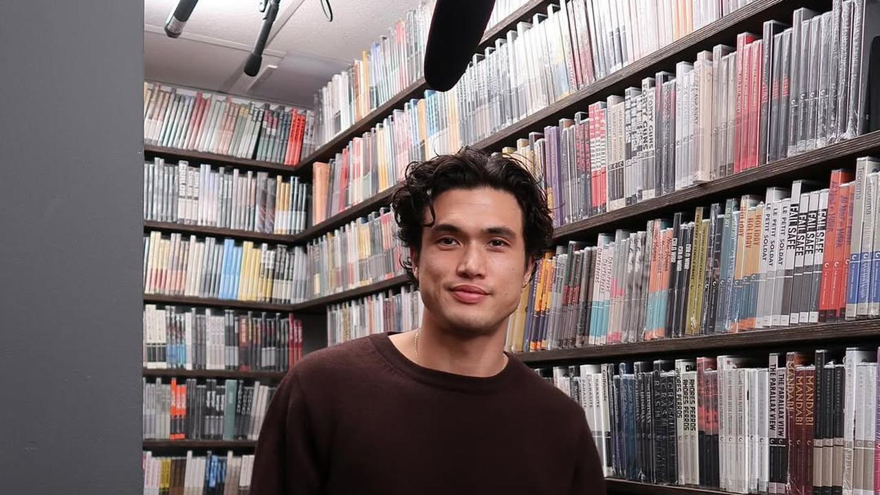 Potret Charles Melton yang Jadi Model Video Klip Lagu Jennie 'Love Hangover'