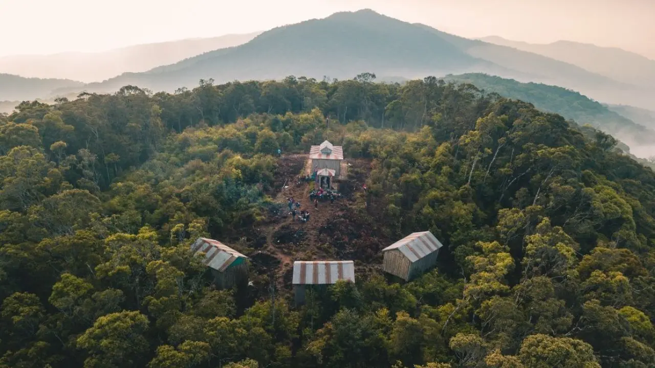 Gunung Aural, titik tertinggi di Kamboja.