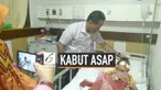 Mata Fikri mengalami iritasi terpapar kabut asap. Mata bocah 7 tahun ini perih dan kelopaknya tidak bisa dibuka, selain itu mata Fikri juga berair. Setelah dibawa ke rumah sakit diketahui Fkri terkena Koningitis yang kondisinya semakin parah akibat k...