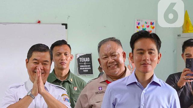 Wapres Gibran Rakabuming Raka Tinjau Langsung Uji Coba Program Makan Bergizi Gratis di SMPN 270 Jakarta