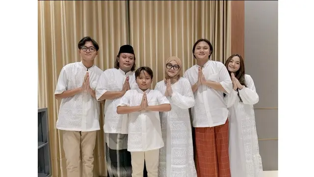 Potret Kedekatan Mahalini dan Keluarga Rizky Febian