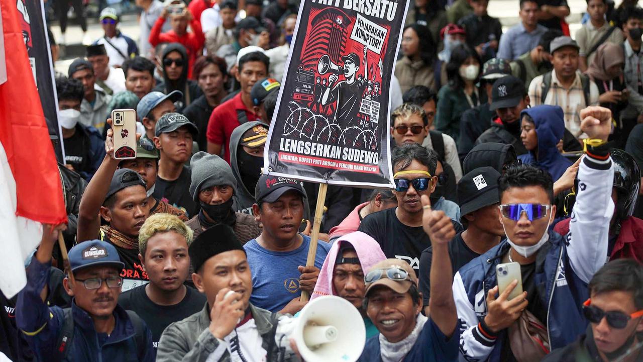 FOTO: Akasi Massa Desak KPK Tetapkan Bupati Pati Sudewo Tersangka