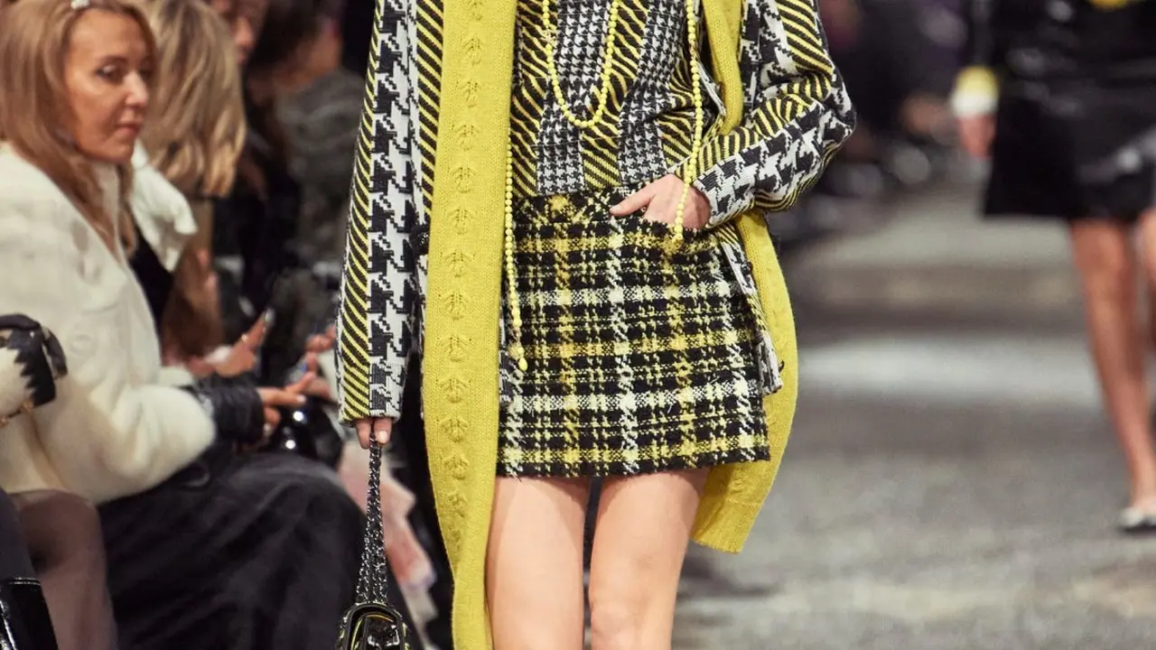 8 Potret Koleksi Chanel Metiers d’Art 2024 yang Terinspirasi dari Kota Manchester