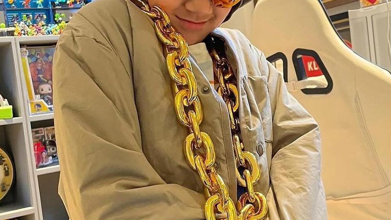 Tak Lagi Cool, 8 Potret Rafathar Bergaya Necis Ramai Dikomentari Kpopers 'Curiga NCT Dream ke Andara