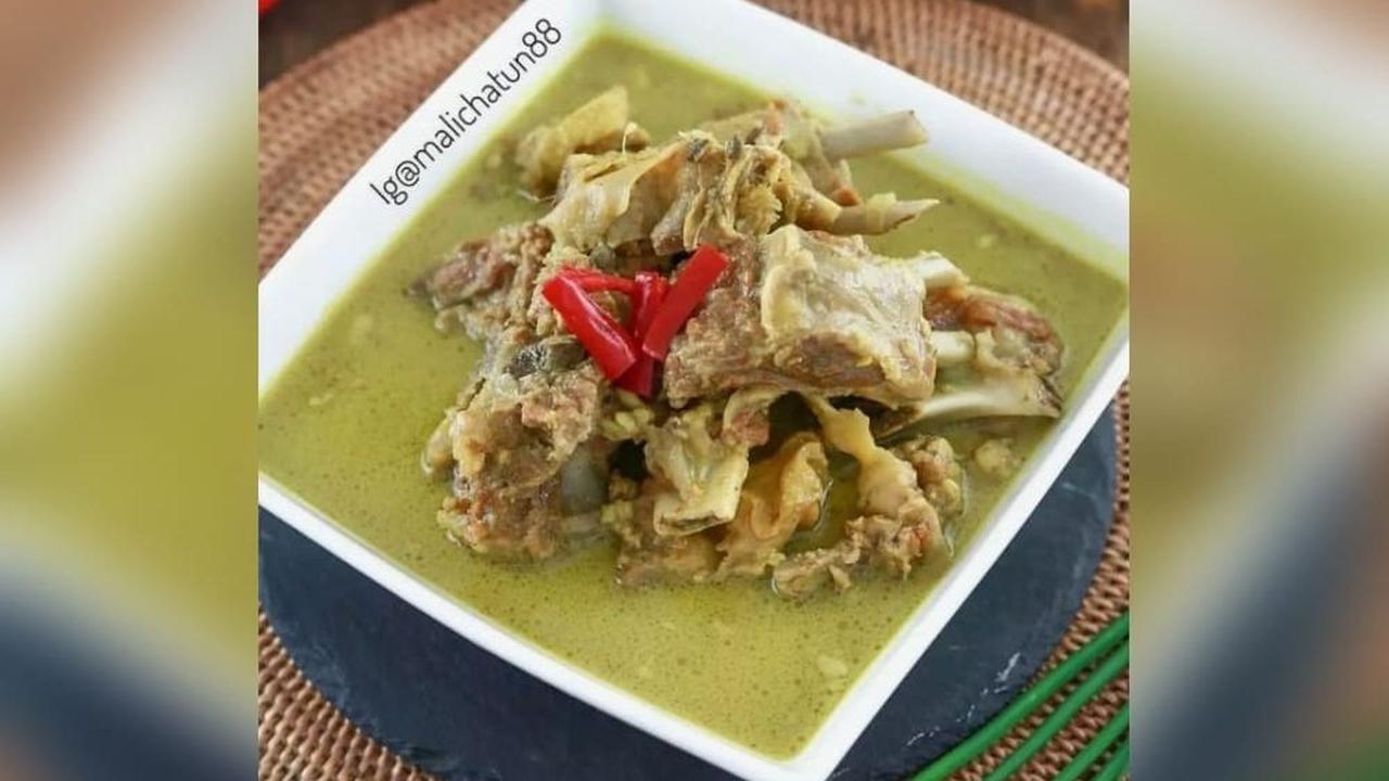 <b>2. Gulai Kaki Kambing </b>