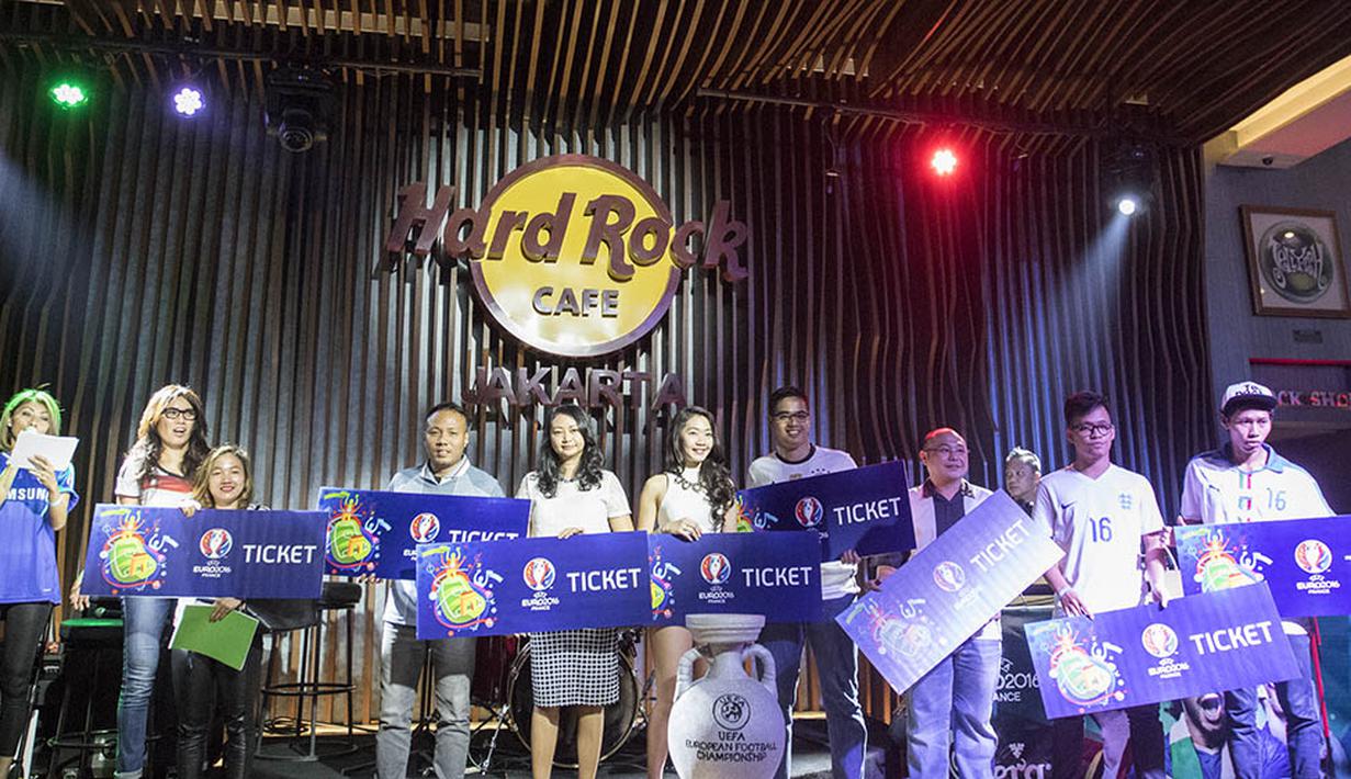 Delapan pemenang nantinya akan diajak oleh Carlsberg untuk nonton langsung Euro 2016 di Prancis. (Bola.com/Vitalis Yogi Trisna)