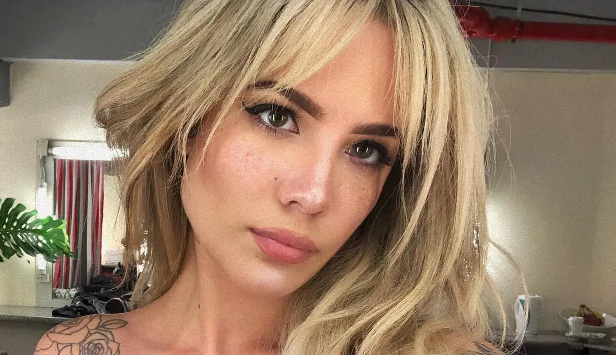 Dilansir dari HollywoodLife, Halsey sendiri tak senang mengetahui G-Eazy berpesta di Warwick. (instagram/iamhalsey)