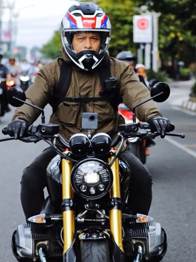 FOTO: Gantengnya Ariel Noah Saat Mengendarai Motor Gede