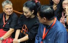 Potret Cantik Mimi KD Berbaju Hitam Hadiri Sidang Hasto Kristiyanto