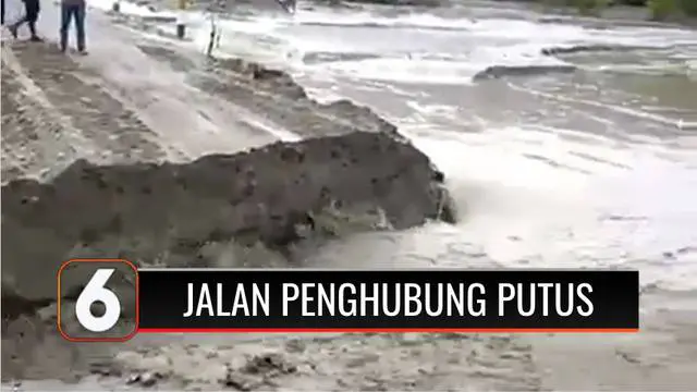 Banjir menerjang Desa Podi, Kecamatan Tojo Barat, Kabupaten Tojo Una-Una, Sulawesi Tengah. Akibatnya, akses jalan menuju Kota Palu maupun Kabupaten Poso, terputus akibat tergerus banjir.