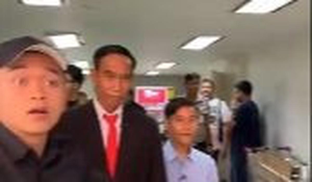 Pemilik akun @hiburansosmed, kemudian membalas cuitan Gibran itu dengan membagikan video parodi.