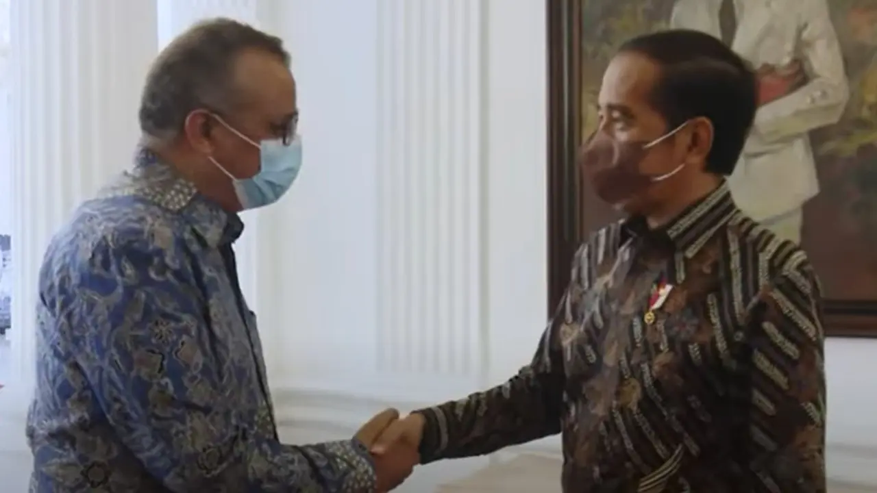 Bos WHO Tedros Adhanom Ghebreyesus juga menyampaikan meski kasus COVID-19 global mulai mendatar tapi pandemi belum berakhir ke Jokowi. (Foto: Tangkapan Layar YouTube Sekretariat Presiden)