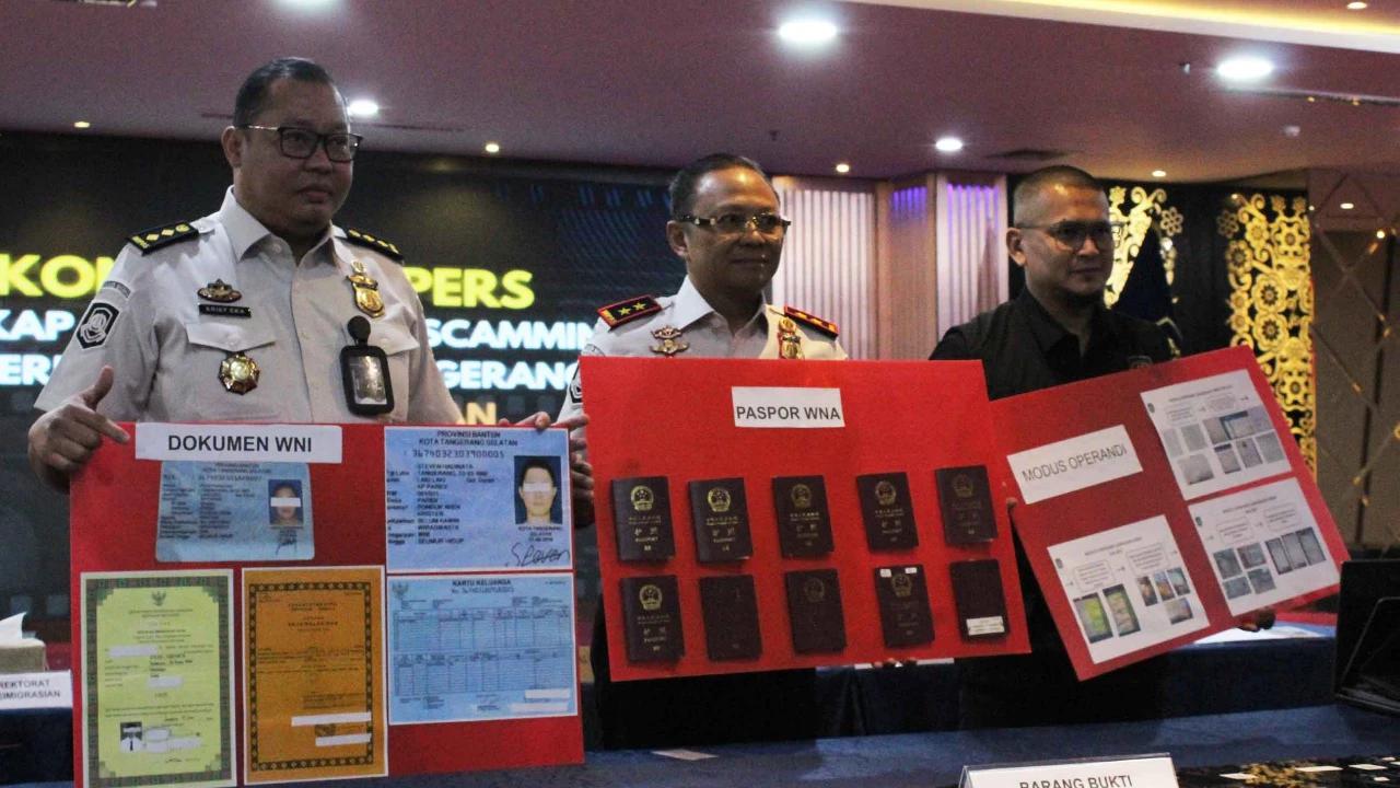 FOTO: Imigrasi Bongkar Sindikat Love Scamming Internasional Berbasis AI di Tangerang