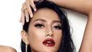 Sebagai seorang model profesional, Ayu Maulida Putri pandai berpose saat jalani pemotretan. Pengambilan gambar close up, ekspresi wajah dan detail makeup Puteri Indonesia 2020 ini berhasil memukau. (Liputan6.com/IG/@ayumaulida97)