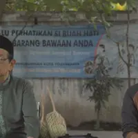 Akting Oka Antara dan Deddy Sutomo di 'Mencari Hilal'. Foto: Vidio