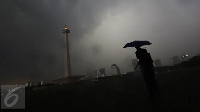 20161110-Cuaca-Ekstrem-Monas-Jakarta-IA