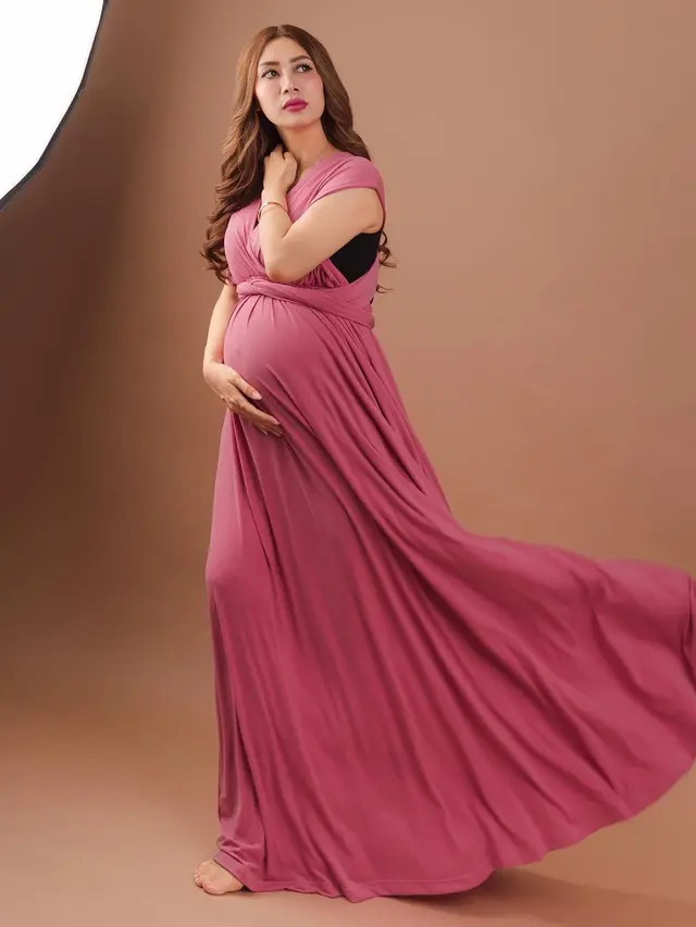 Hamil Anak Ketiga, Ini 6 Potret Delta Hesti Pamer Baby Bump. (Sumber: Instagram/deltahesti)