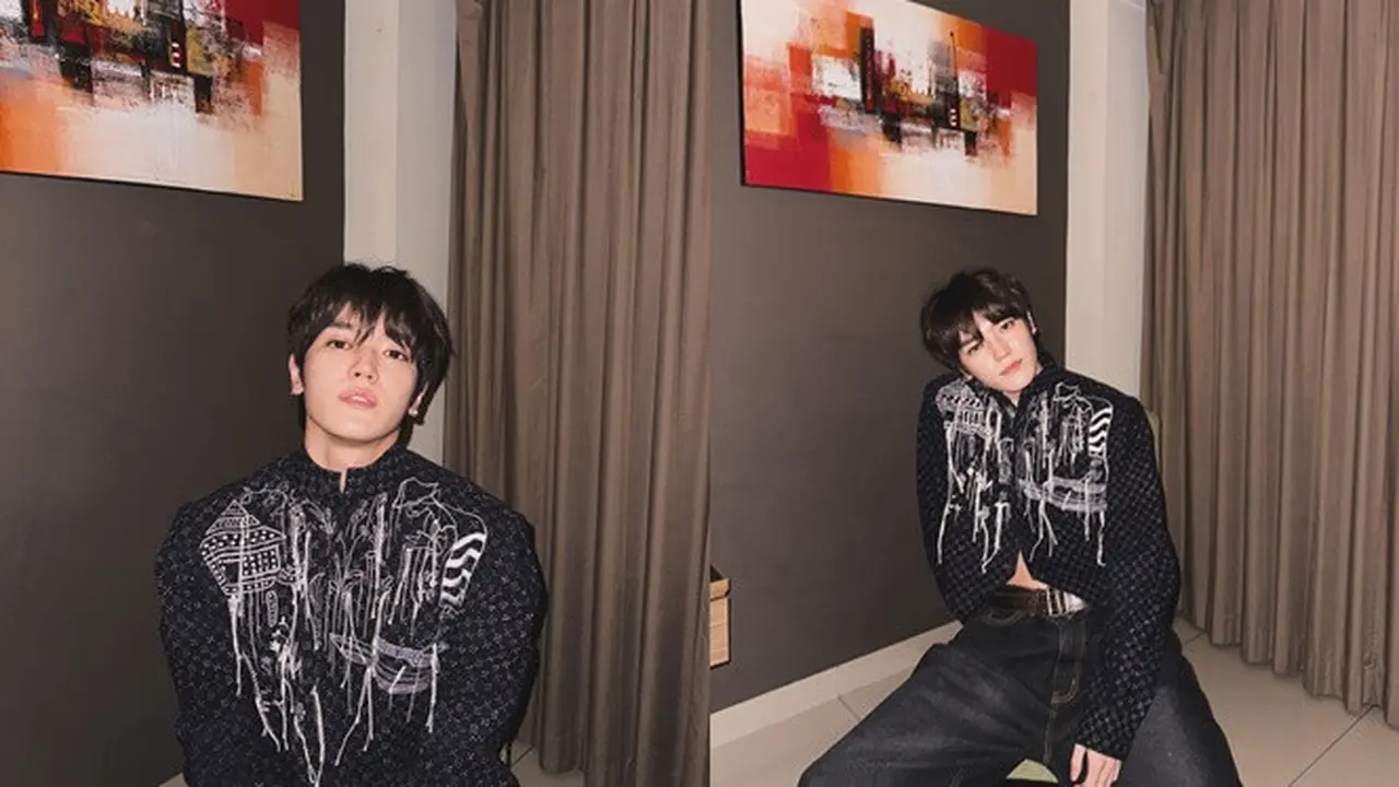 Potret Taeyong NCT Berbalut Baju Batik Gedog Tuban Rancangan Mel Ahyar