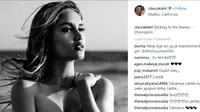 Dengan Busana Ini, Cinta Laura Pamer Perut Rata di Atas Laut