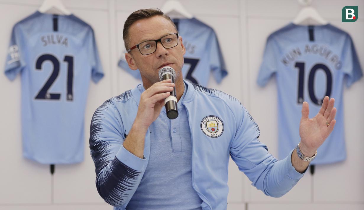 Legenda Manchester City, Paul Paul Dickov, memberi keterangan kepada awak media di Mall Summarecon Serpong, Sabtu (29/09/2019). (Bola.com/M Iqbal Ichsan)