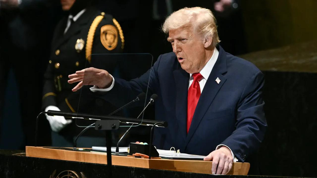 VIDEO: Donald Trump Ngedumel Kejadian di PBB Ingat Keselamatan Istri "Eskalator Sangat Buruk!"