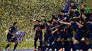 Trofi Liga Champions ini menambah koleksi gelar yang diraih mereka musim ini. (Marco BERTORELLO/AFP)
