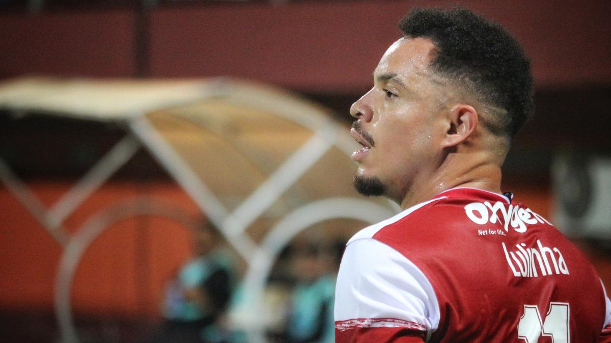 BRI Super League: Madura United Sesalkan Kegagalan Lulinha Eksekusi Penalti, Sia-siakan Kans Menang