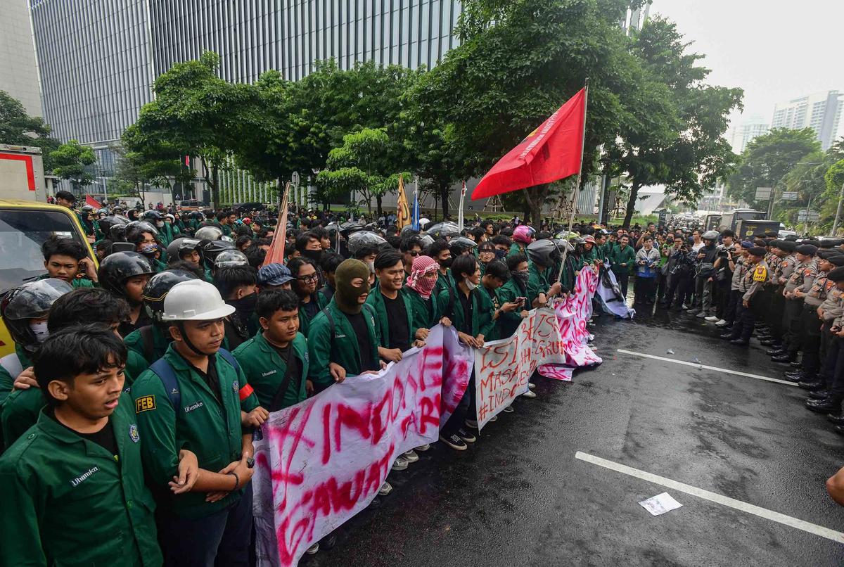 FOTO: Mahasiswa  Gelar Aksi di Jalan Sudirman Jakarta  Suarakan Sejumlah Isu Nasional