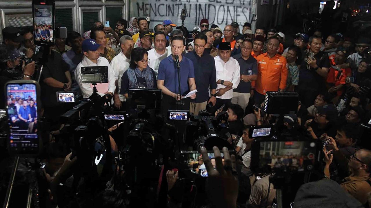 FOTO: Abolisi dari Presiden, Tom Lembong Resmi Tinggalkan Jeruji Besi