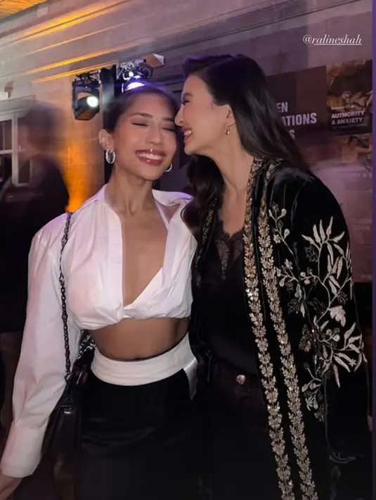 Raline Shah tampil kece dalam balutan kebaya velvet hitam yang dijadikan sebagai outer [@ralineshah]