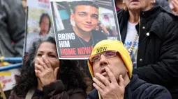 Empat dari Enam sandera yang dibebaskan di antaranya ada Eliya Cohen, Tal Shoham, Omer Shem Tov, dan Omer Wenkert. (Jack GUEZ/AFP)