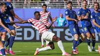 Folarin Balogun (20) dari Amerika Serikat bermain bola selama pertandingan babak 32 besar Piala Dunia antara Amerika Serikat dan Bosnia di Santa Clara, California, dekat San Francisco, Kamis, 2 Juli 2026. (AP Photo/Julio Cortez)