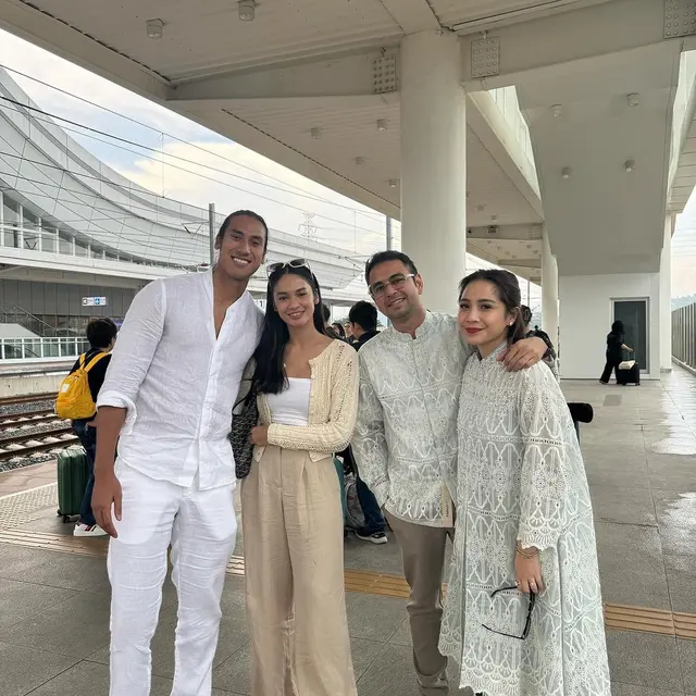 Tanpa Baju Shimmer, Erina Gudono, Selvi Ananda, hingga Annisa Pohan Tak Kalah Mewah dengan Busana Lace di Hari Lebaran