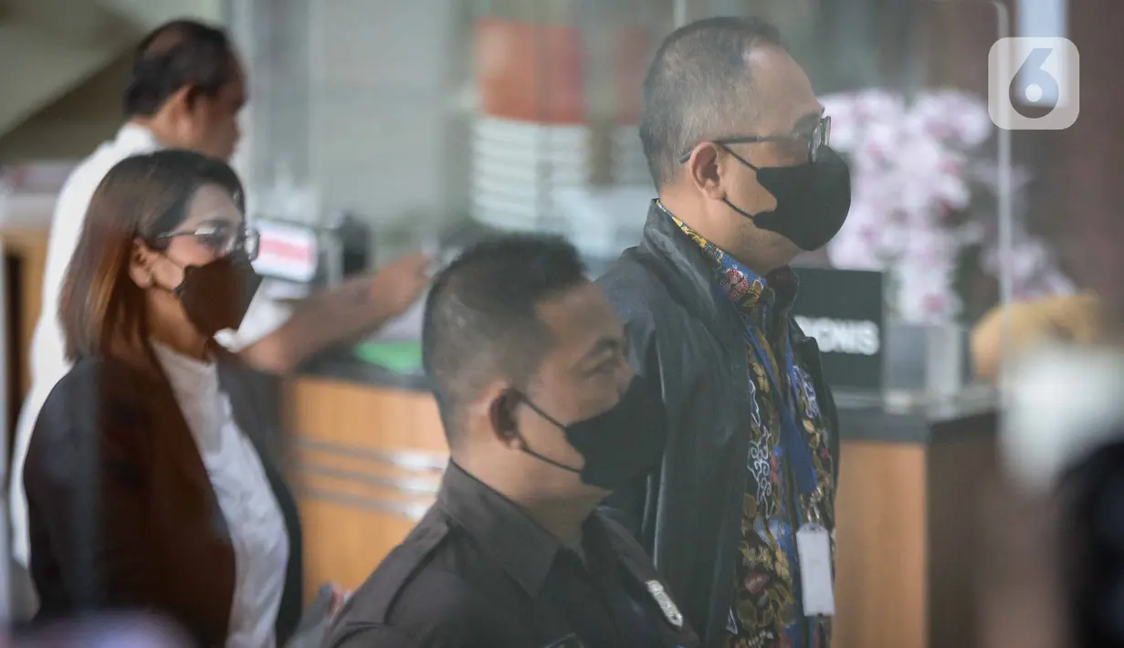 Ayah Mario Dandy Satrio yang juga mantan pejabat Ditjen Pajak Kemenkeu Rafael Alun Trisambodo penuhi panggilan Komisi Pemberantasan Korupsi (KPK) Gedung Merah Putih KPK, Jakarta, Rabu (1/2/2023). Rafael Alun  juga meminta maaf atas kegaduhan akibat penganiayaan yang dilakukan putranya. (Liputan6.com/Faizal Fanani)