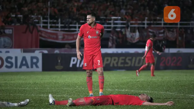 Foto: Laga Keras dan Momen Perselisihan antar Pemain saat Borneo FC Melawan Arema FC di Leg Kedua Final Piala Presiden 2022