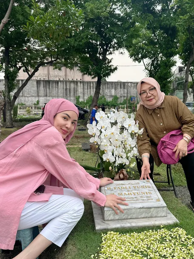 7 Potret Nindy Ayunda Berhijab Usai Jalani Umrah, Sosoknya Tuai Pujian