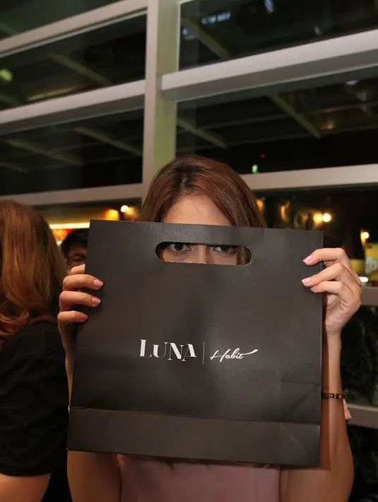 Luna Maya menjadi salah satu dari sekian banyak selebriti tanah air yang mencoba peruntungan di bisnis clothing line. (Fathan Rangkuti/Bintang.com)