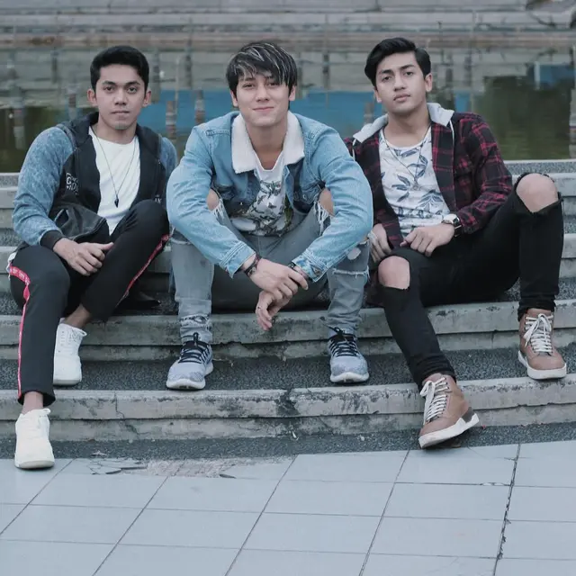6 Potret Persahabatan Rizky Billar dan Harris Vriza, Selalu Saling Dukung