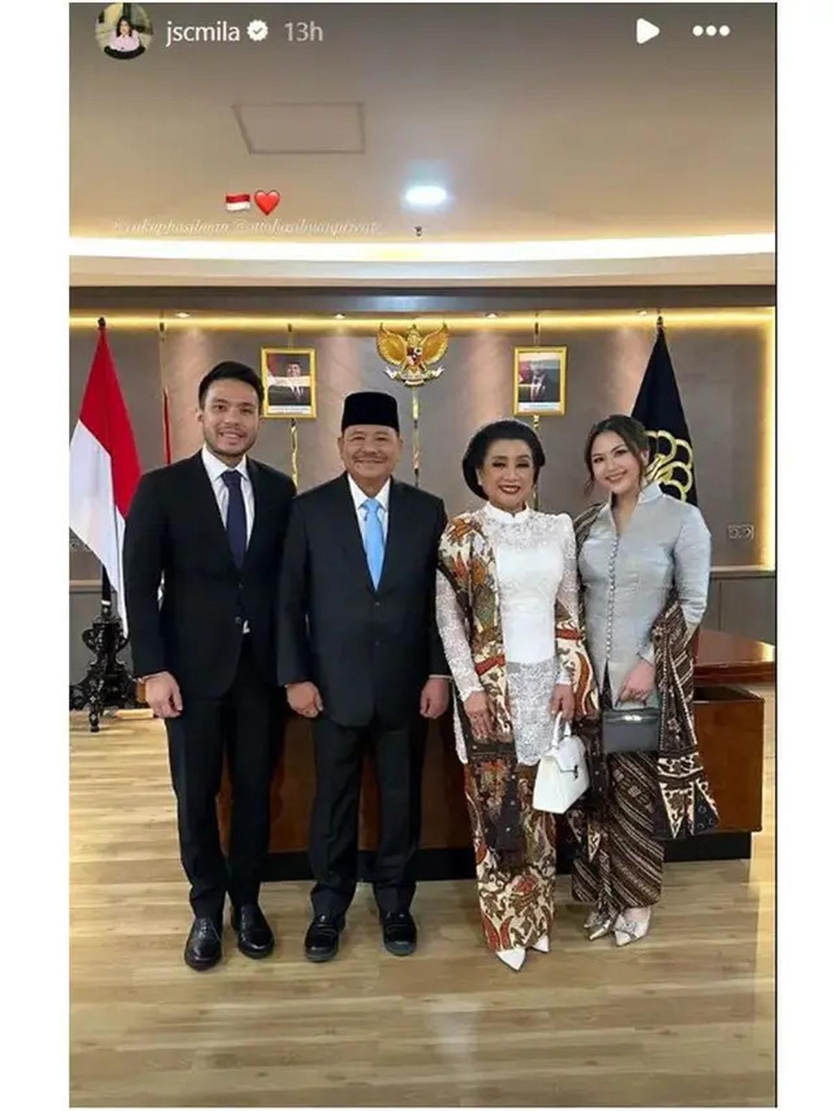 Potret 6 Artis Dampingi Ayah di Acara Pelantikan, Asila Maisa Tampil Memesona