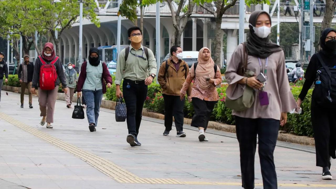 "Simpan dulu uang Anda. Jangan begitu saja berhenti bekerja kecuali Anda tahu apa yang akan Anda kerjakan," kata Cuban.