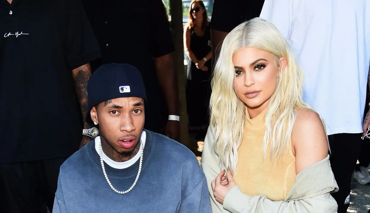 "Tyga merasa tak dihormati dengan Ferarri baru Kylie," ujar seorang sumber. (The Inquisitr)