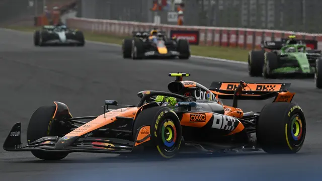 Foto: Dulu Sempat Mecahin Trofi Juara, Kini Lando Norris Finis Pertama di Formula 1 GP Hungaria