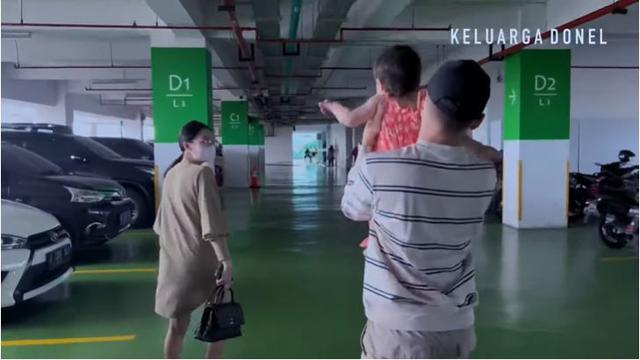 7 Momen Nella Kharisma Jalani USG Kandungan, Ditemani Suami dan Anak