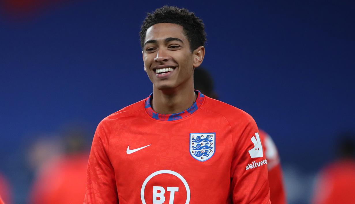 3. Jude Bellingham (17 tahun) - Gelandang Borussia Dortmund ini tampil menawan di kompetisi Liga Jerman. Jude Bellingham dipercaya akan terus berkembang dan menjadi aset pemain bagi timnas Inggris. (AFP/Nick Potts/pool)