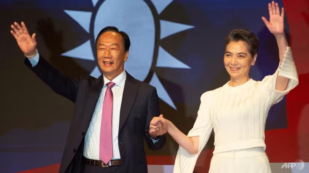 Pendiri Foxconn Terry Gou memilih aktris Tammy Lai sebagai pasangannya dalam pemilihan presiden Taiwan (AFP).