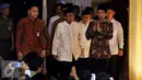 Presiden Joko Widodo (kanan) didampingi Wakil Ketua MPR (kedua kiri) Oesman Sapta saat acara buka bersama di rumah Wakil Ketua MPR Oesman Sapta di Jakarta, Jumat (24/6). (Liputan6.com/Johan Tallo)