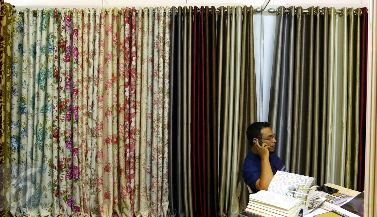 Kain gorden ikut meramaikan Pameran Furniture Perfect Home, Jakarta, Rabu (18/11/2015). Perpect Home memamerkan aneka produk berkualitas dari produsen ternama di bidang furnitur  (Liputan6.com/Ferry Pradolo)