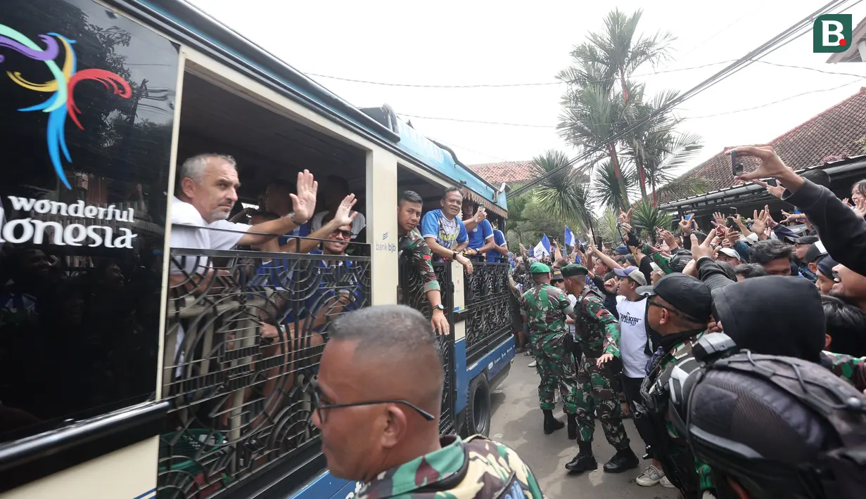 Acara di rumah Manajer Persib Bandung sekaligus Komisaris PT Persib Bandung Bermartabat (PBB) itu merupakan syukuran atas keberhasilan Maung Bandung menjadi juara BRI Liga 1 dan sekaligus merayakan hari ulang tahun Bos Persib itu yang ke 76 tahun.